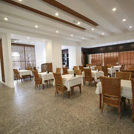 Hotell Munamar Beach 4*